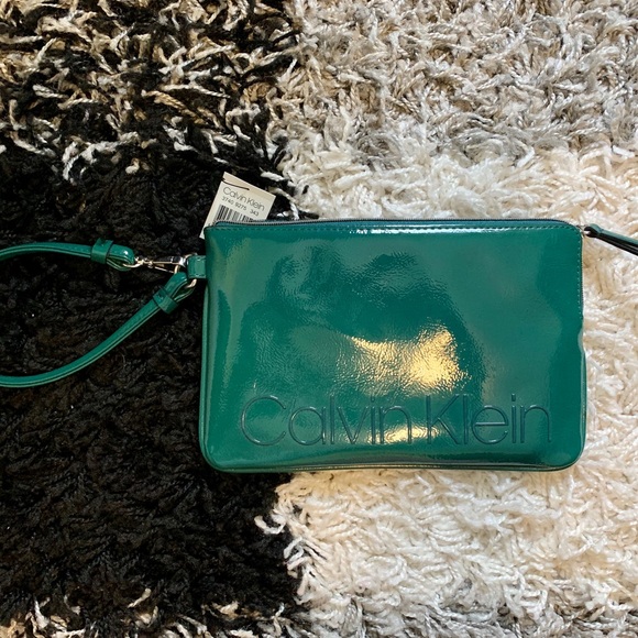 *NWT* Calvin Klein Wristlet - Picture 1 of 2